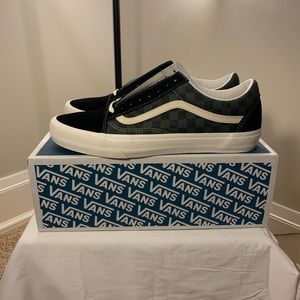 Brand New size 13 men’s Vans forest night